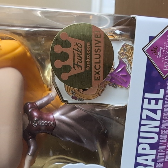 Disney Princess Funko Pop Rapunzel Gold Exclusive with Pin #223 - Picture 2 of 9